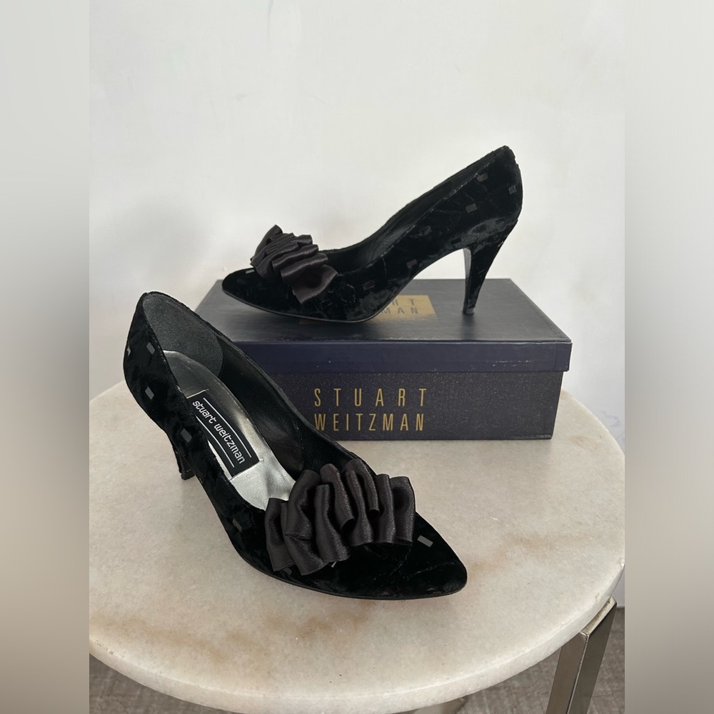 Stuart Weitzman black velvet shimmer bow 3” heels original from the 90s Size 7.5